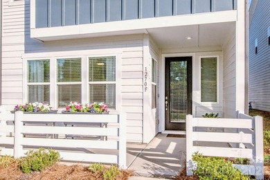 Priced to sell this better than new, move-in ready, light filled - photo 6