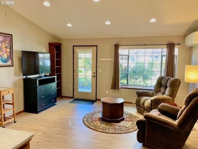 Welcome to easy, comfortable living in this beautifully - photo 8