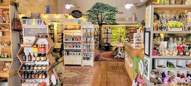 Great store front with big display windows & open space for - photo 3