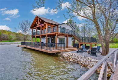 Live HIGH nestled in the trees overlooking beautiful Moss Lake - Lake Home For Sale in Gainesville, Texas