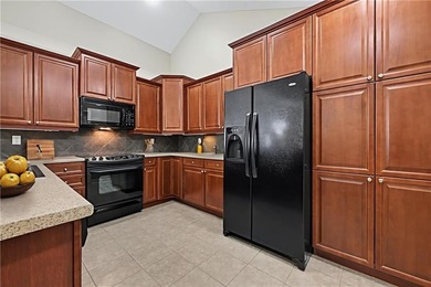 Meticulously maintained, this charming one-level villa offers a