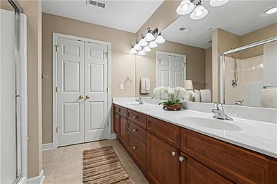 Meticulously maintained, this charming one-level villa offers a