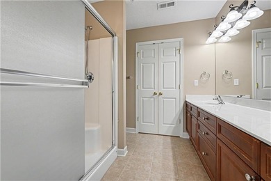 Meticulously maintained, this charming one-level villa offers a