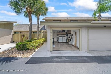 Beautiful 2 Bedroom, 2 and half Bathrooms Townhome with a one - photo 2