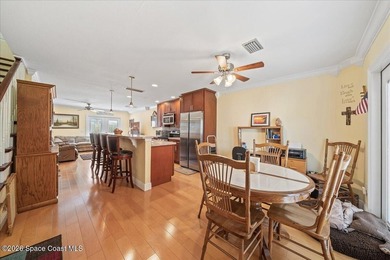 Beautiful 2 Bedroom, 2 and half Bathrooms Townhome with a one - photo 6