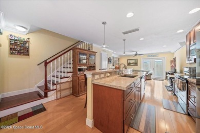 Beautiful 2 Bedroom, 2 and half Bathrooms Townhome with a one - photo 7
