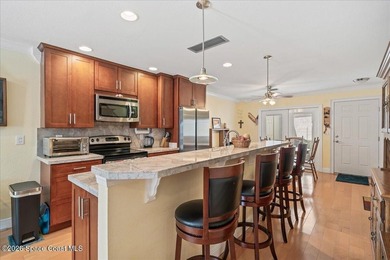 Beautiful 2 Bedroom, 2 and half Bathrooms Townhome with a one - photo 8