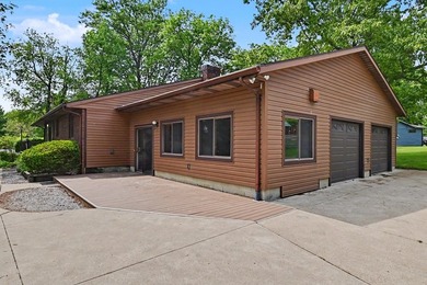 Beautifully renovated home near Charles Mill Lake! This - photo 3