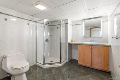Contract Fell Through! Back on Market! This well-maintained - photo 34