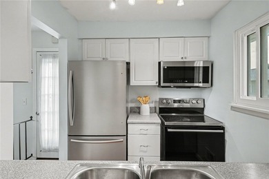 Welcome home to this adorable 2-bedroom, 1-bath end-unit - photo 11