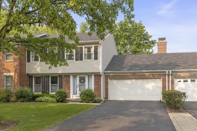Lake Townhome/Townhouse For Sale in Naperville, Illinois