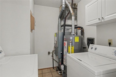 Welcome home to this adorable 2-bedroom, 1-bath end-unit - photo 18