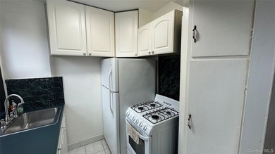 This bright and airy studio apartment is located in a quiet - photo 24
