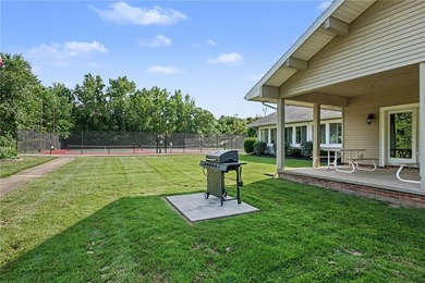 Welcome home to this adorable 2-bedroom, 1-bath end-unit - photo 25