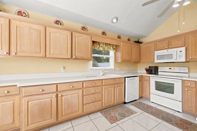 Come and see this beautiful beach oasis today. A beautiful brick - photo 14