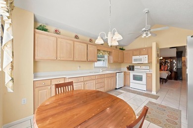 Come and see this beautiful beach oasis today. A beautiful brick - photo 15