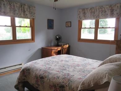 Well maintained, move in ready 3 bedroom 2 full bath home in - photo 20