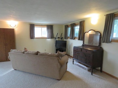 Well maintained, move in ready 3 bedroom 2 full bath home in - photo 27
