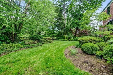 Welcome to this one-of-a-kind gem in the prestigious Village of - photo 31