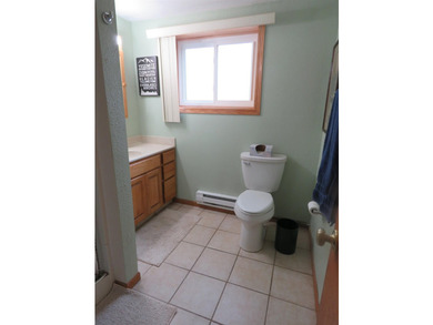 Well maintained, move in ready 3 bedroom 2 full bath home in - photo 31