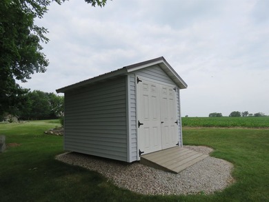 Well maintained, move in ready 3 bedroom 2 full bath home in - photo 34