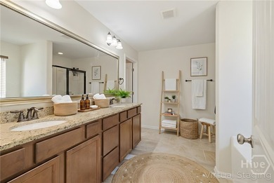 Bring an offer! Spacious home with pond views and a well-planned - photo 25