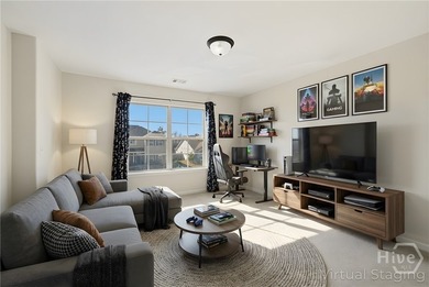 Bring an offer! Spacious home with pond views and a well-planned - photo 26