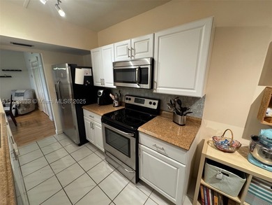 Beautifully updated, spacious & renovated 1 bed, 1.5 bath condo - photo 1