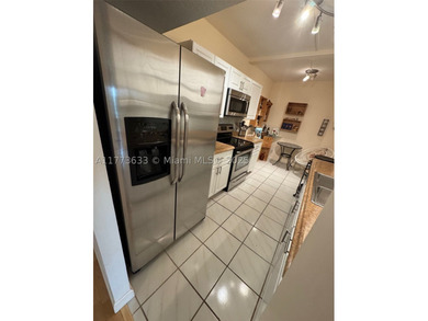Beautifully updated, spacious & renovated 1 bed, 1.5 bath condo - photo 3