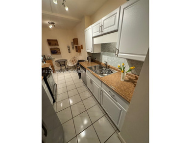 Beautifully updated, spacious & renovated 1 bed, 1.5 bath condo - photo 5