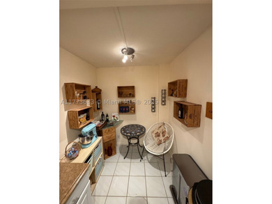 Beautifully updated, spacious & renovated 1 bed, 1.5 bath condo - photo 6
