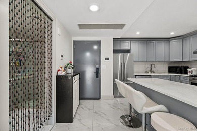 This stunning apartment presents a bright and comfortable living - photo 4