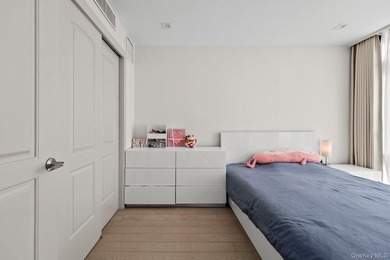This stunning apartment presents a bright and comfortable living - photo 8