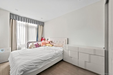 This stunning apartment presents a bright and comfortable living - photo 10