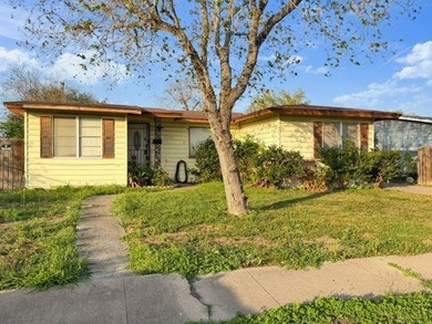 Just listed a perfect starter home or downsizing. This gem - photo 1