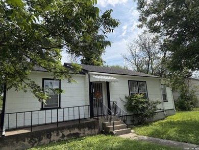 INVESTORS welcome - Still needs some TLC - New fresh interior - photo 2