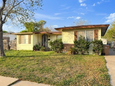 Just listed a perfect starter home or downsizing. This gem - photo 4
