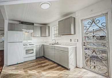 INVESTORS welcome - Still needs some TLC - New fresh interior - photo 4