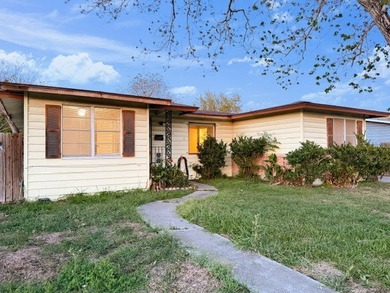 Just listed a perfect starter home or downsizing. This gem - photo 5