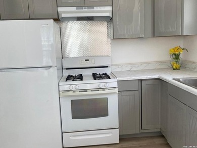 INVESTORS welcome - Still needs some TLC - New fresh interior - photo 5