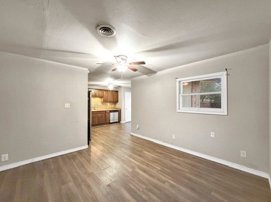 Just listed a perfect starter home or downsizing. This gem - photo 6