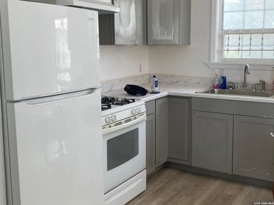 INVESTORS welcome - Still needs some TLC - New fresh interior - photo 6