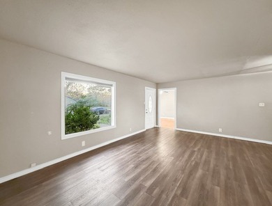 Just listed a perfect starter home or downsizing. This gem - photo 7