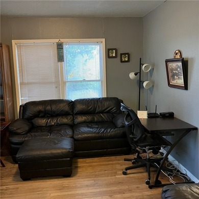 Cozy 2 bedroom 1 bath home with original hardwood floors - photo 17