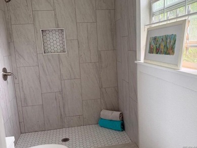 INVESTORS welcome - Still needs some TLC - New fresh interior - photo 10