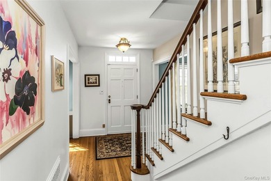 Welcome to this beautifully maintained brick Center Hall - photo 4