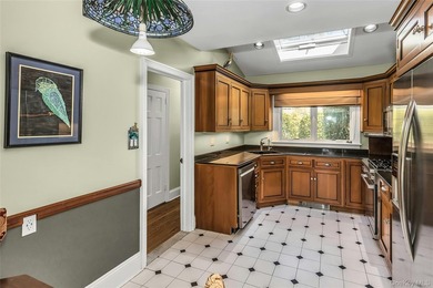 Welcome to this beautifully maintained brick Center Hall - photo 10