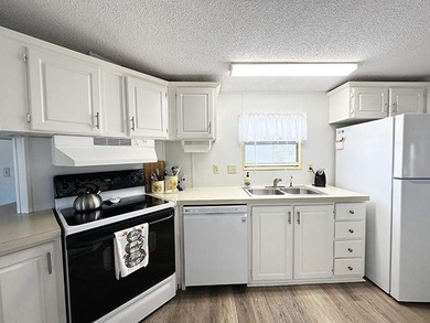 This 1320 square foot manufactured home in Bonita Terra features - photo 6