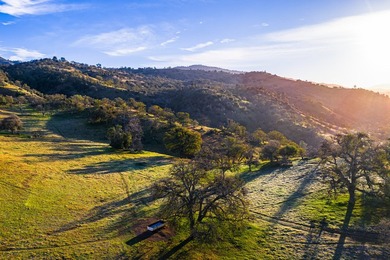 Located near Bear Valley Springs, the Black Oaks Ranch is a - photo 17