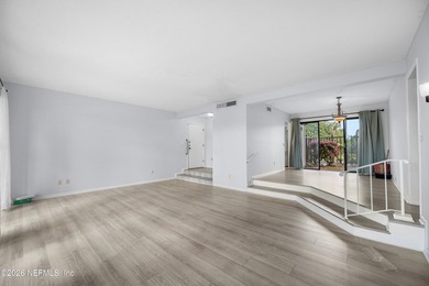 **RENOVATED**FIRST FLOOR**GREAT LOCATION** This charming - photo 18